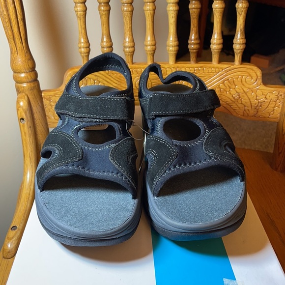 New in Box!! Easy Spirit Fabulous Size 7 - Picture 2 of 7